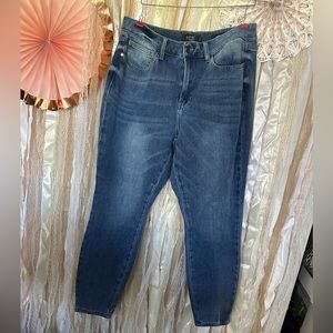 #27 Judy Blue 16w Skinny fit SUPER CUTE